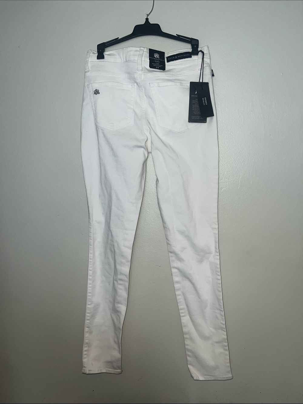 Rock & Republic White Women's Skinny Jeans - Back Pocket Detail